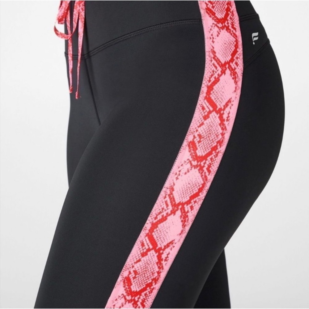 Fabletics High-Waisted Ultracool Side Stripe Crop black/persimmon Python XXL